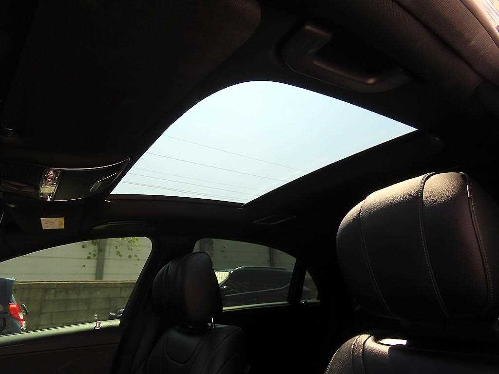 Mercedes-Benz S-Class — photo 17