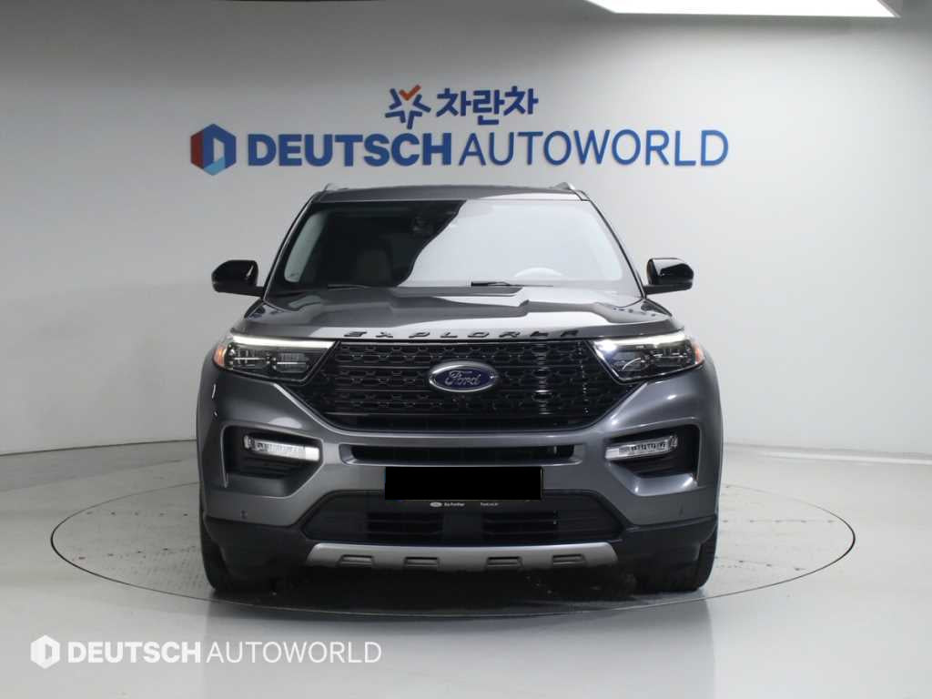 Ford Explorer — photo 03