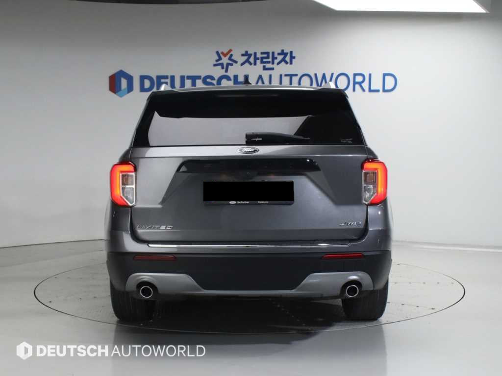 Ford Explorer — photo 04