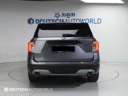 Ford Explorer — photo 04