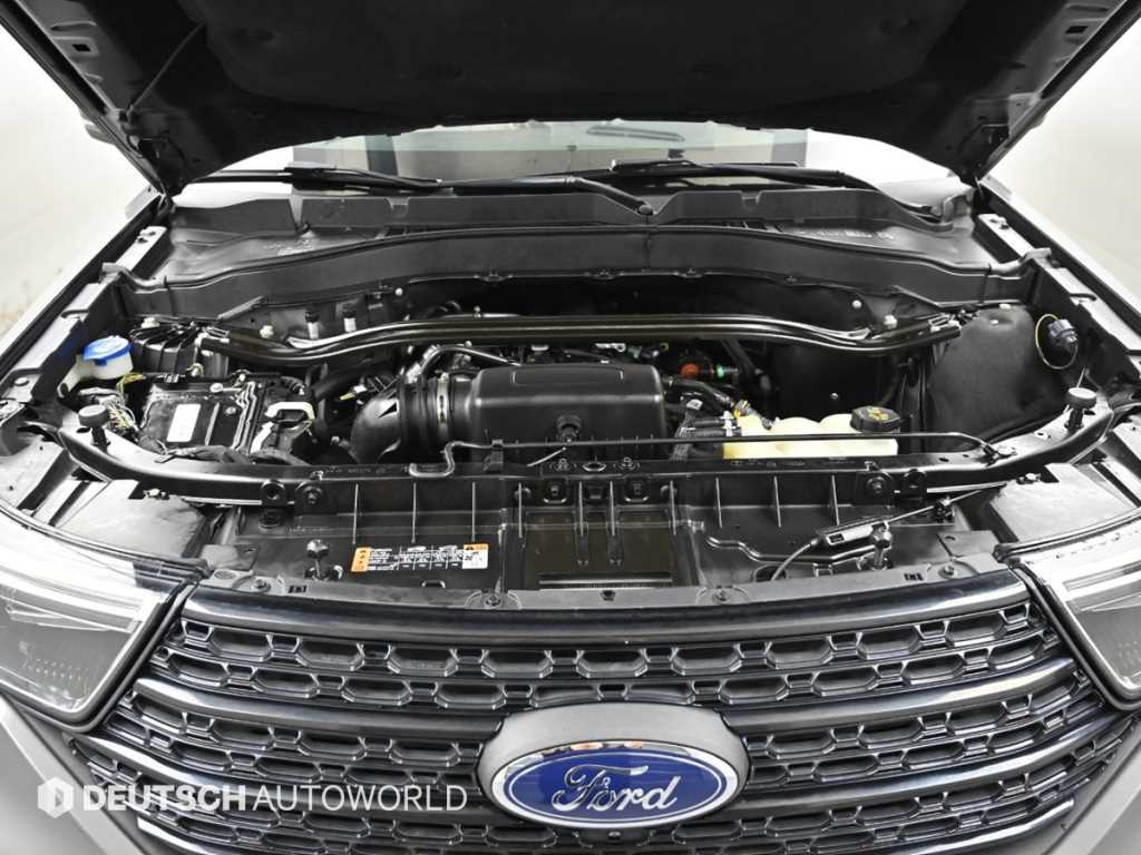 Ford Explorer — photo 06