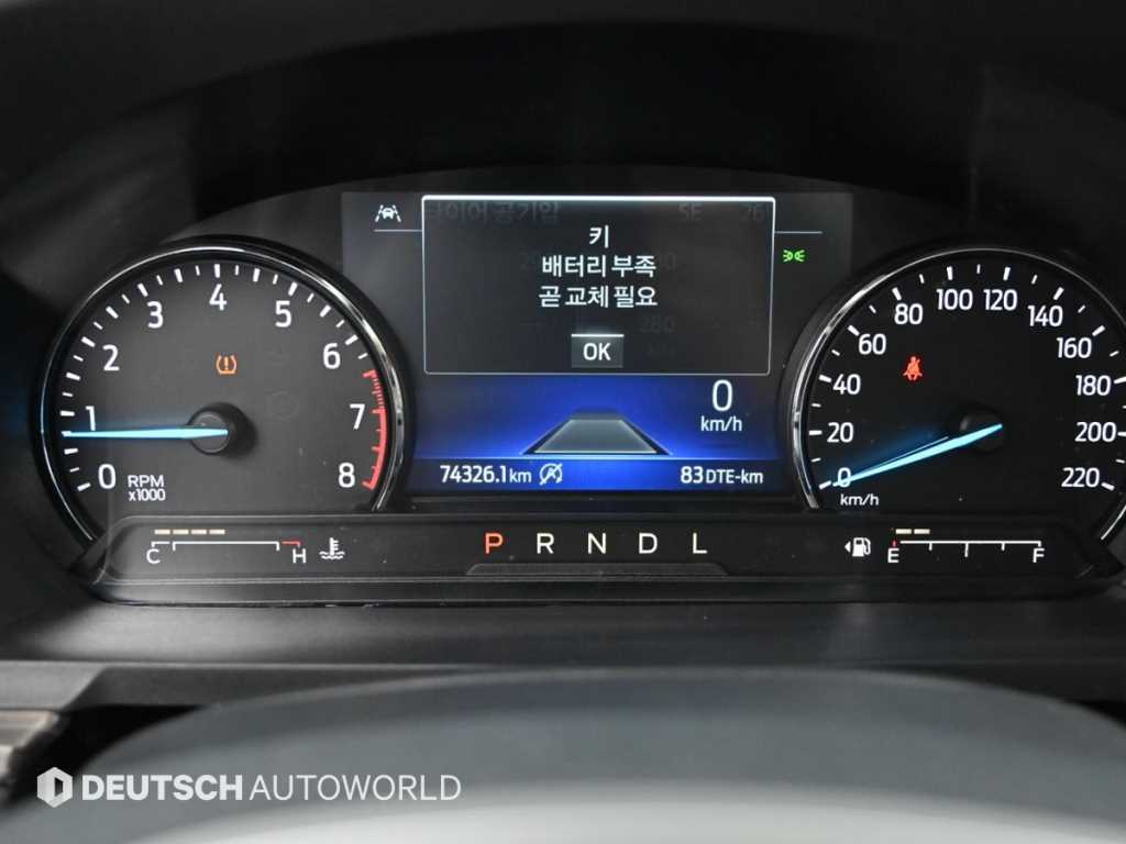 Ford Explorer — photo 08