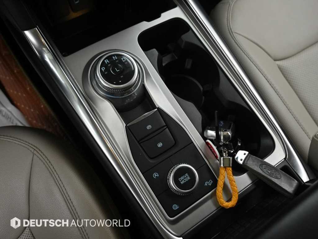 Ford Explorer — photo 09