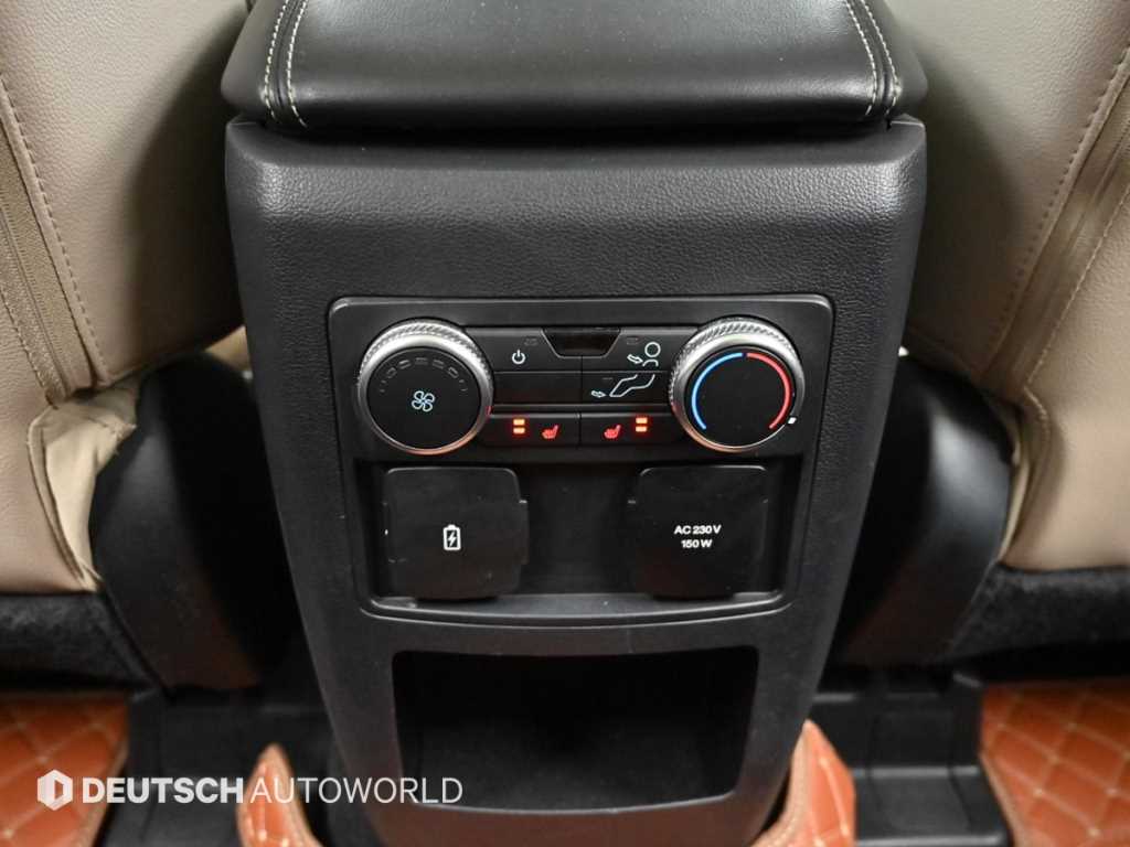 Ford Explorer — photo 16
