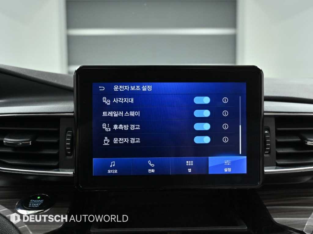 Ford Explorer — photo 17
