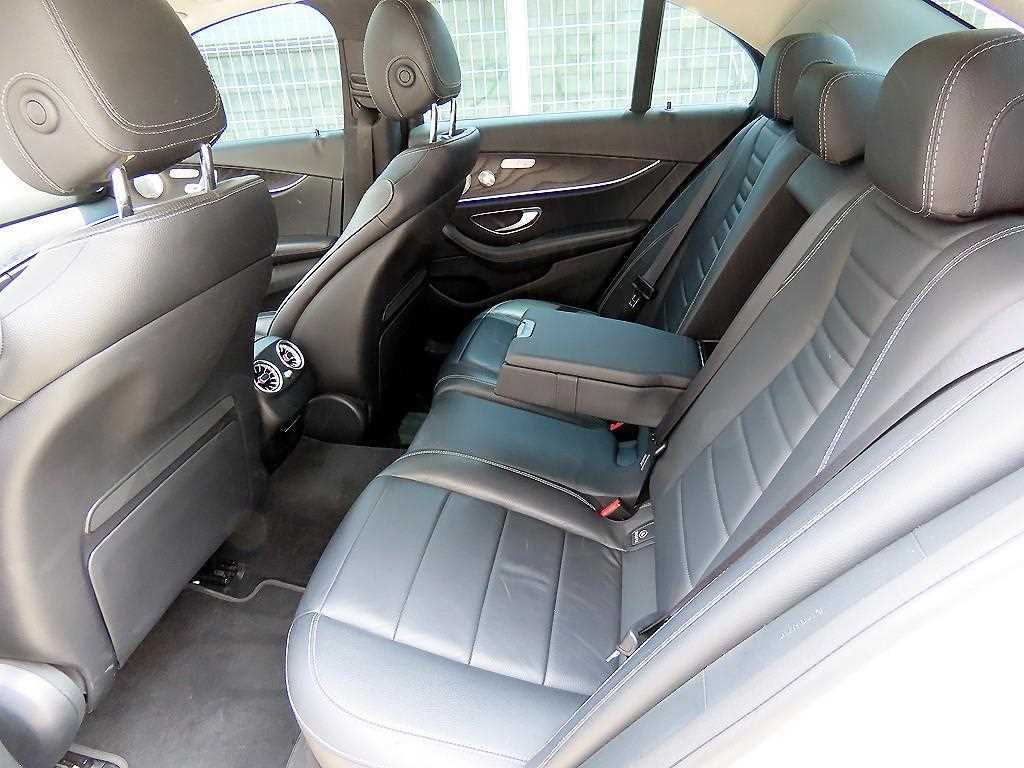 Mercedes-Benz E-Class — photo 06