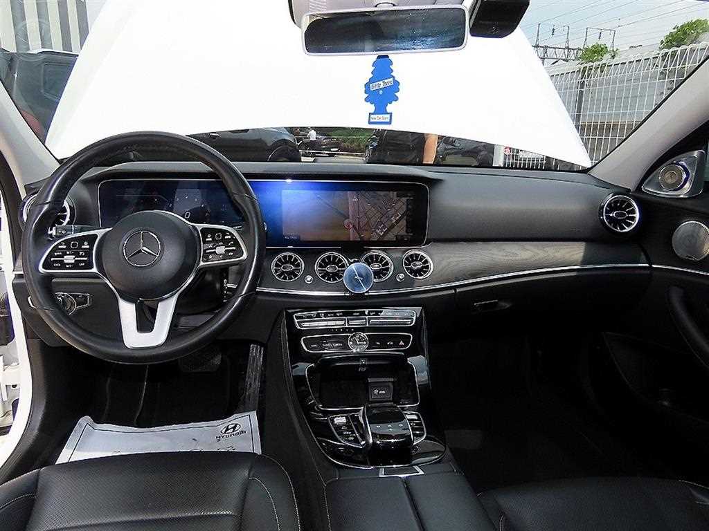 Mercedes-Benz E-Class — photo 07