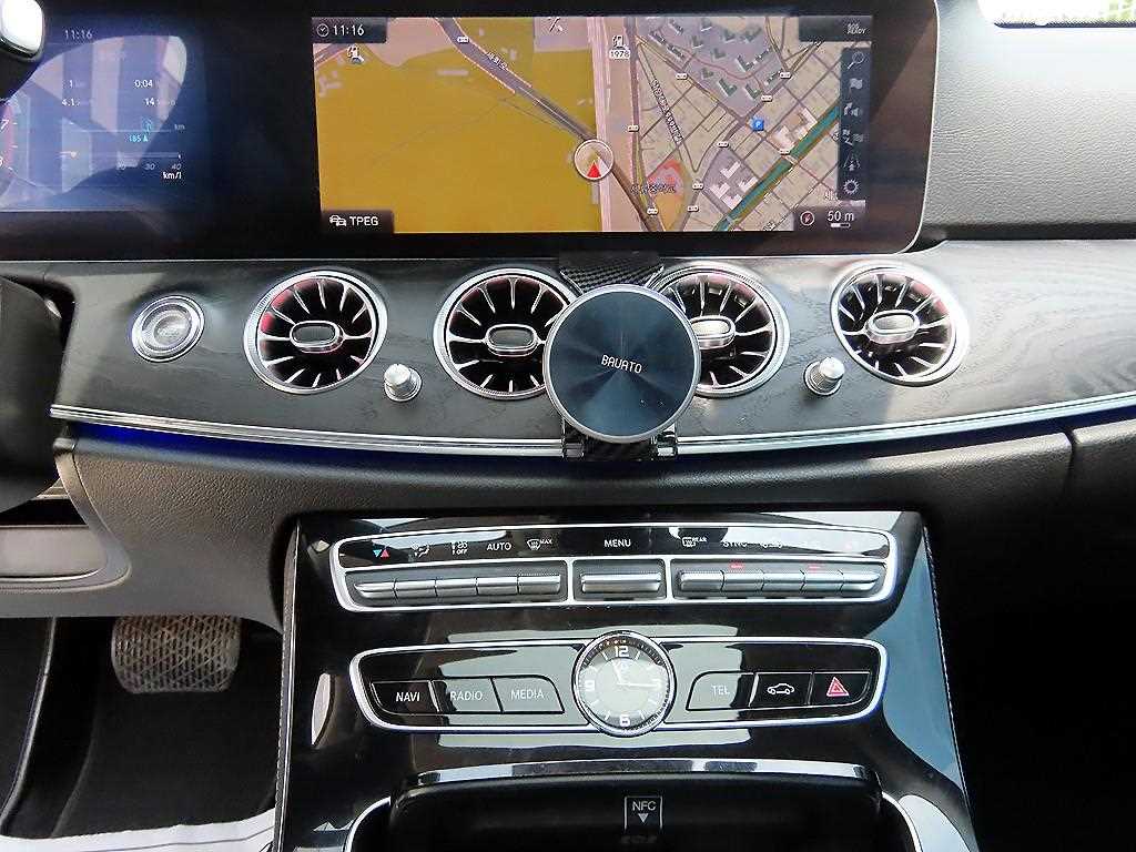 Mercedes-Benz E-Class — photo 15