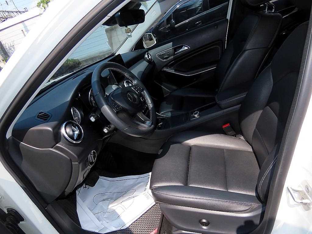 Mercedes-Benz GLA-Class — photo 05