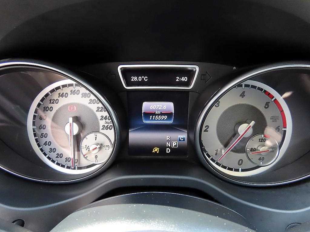 Mercedes-Benz GLA-Class — photo 09