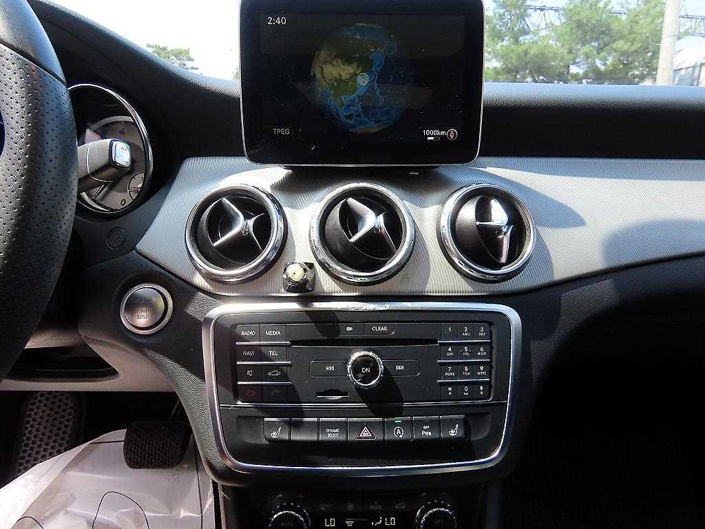 Mercedes-Benz GLA-Class — photo 13