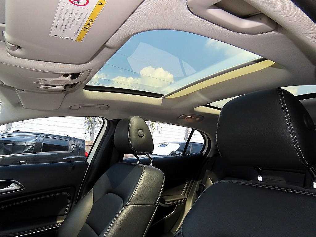 Mercedes-Benz GLA-Class — photo 16