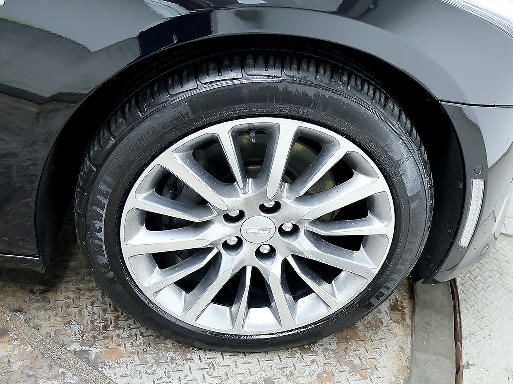 Cadillac CT6 — photo 08