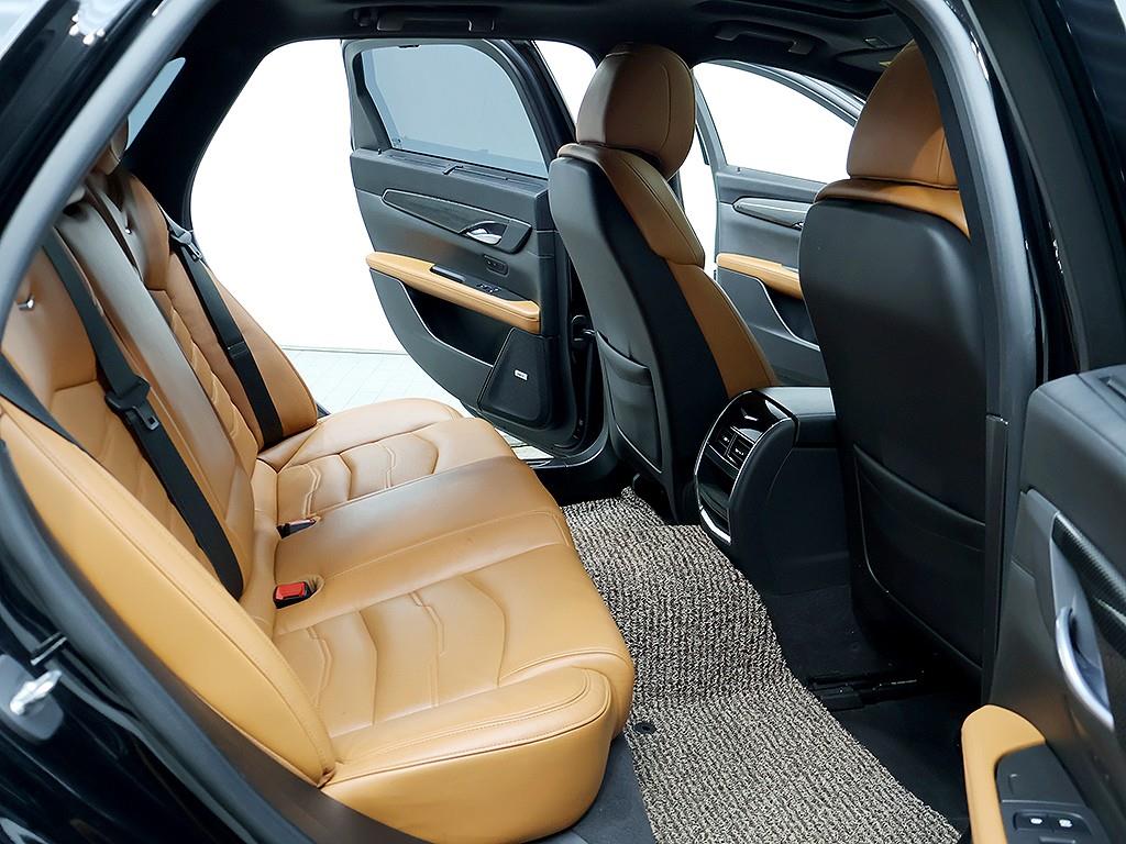 Cadillac CT6 — photo 12