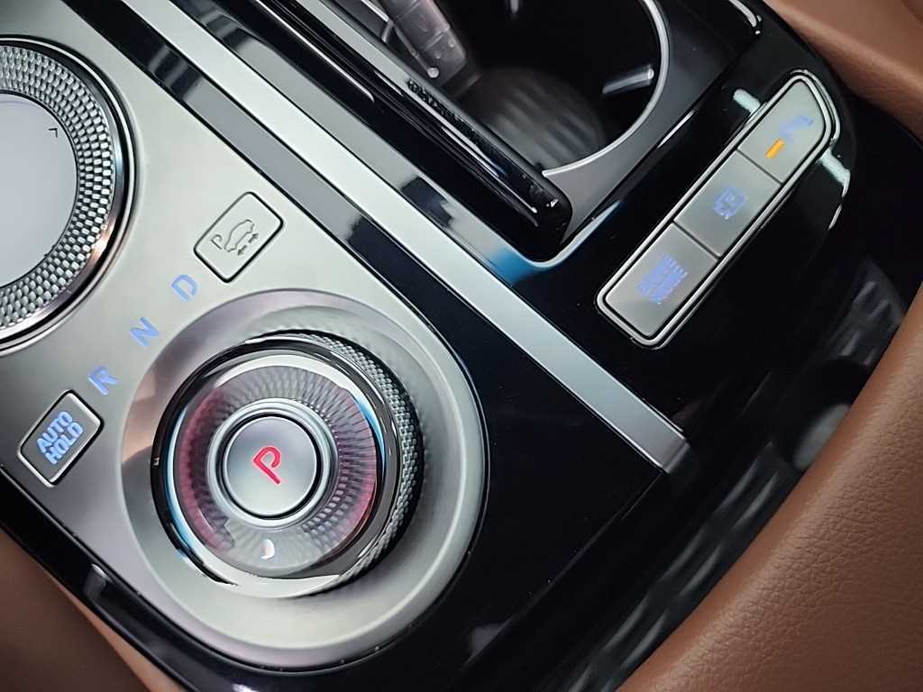 Genesis G80 — photo 08