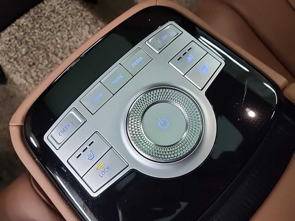 Genesis G80 — photo 15
