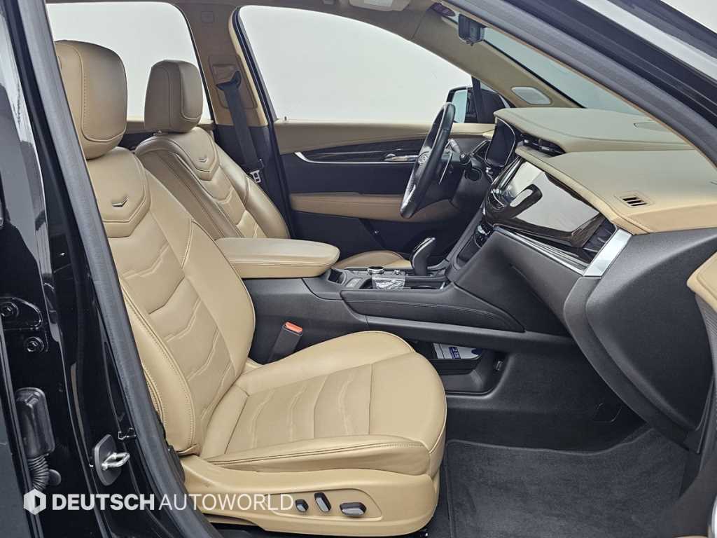 Cadillac XT6 — photo 10