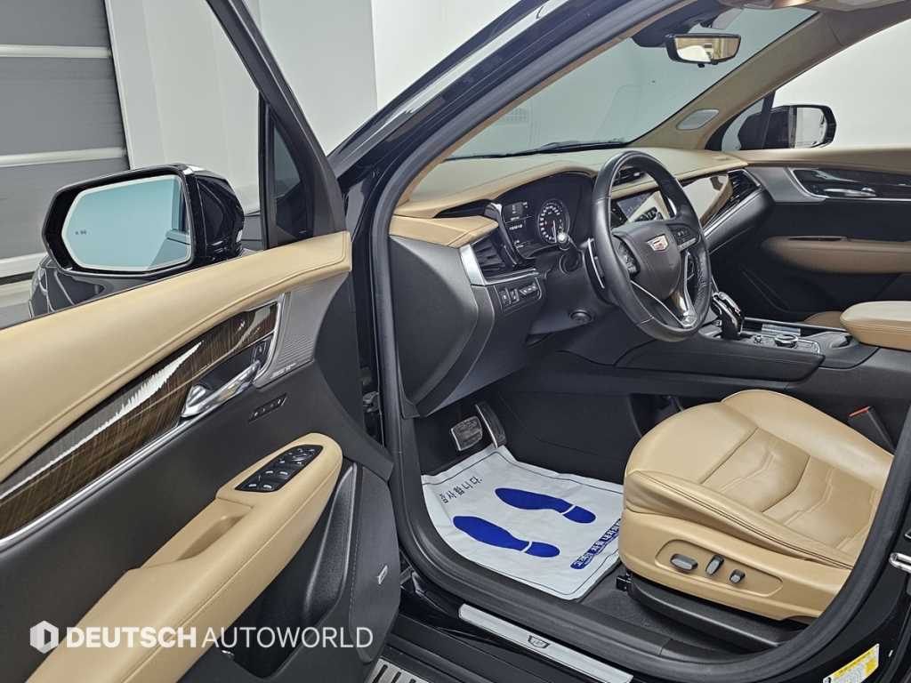 Cadillac XT6 — photo 11
