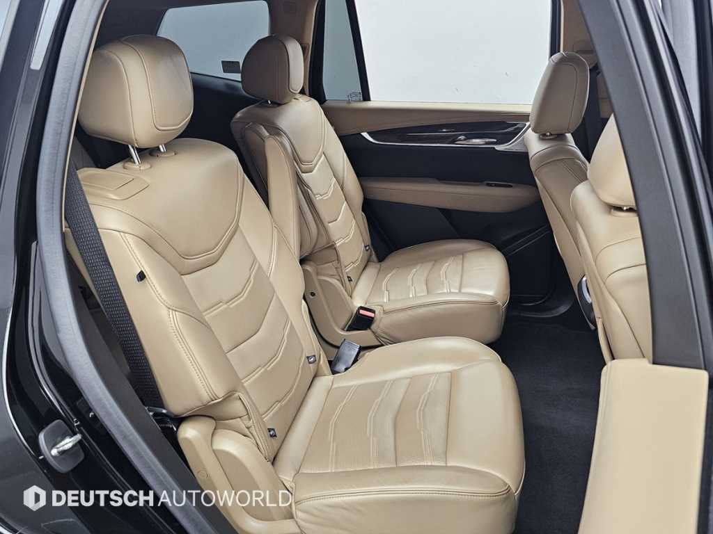 Cadillac XT6 — photo 12