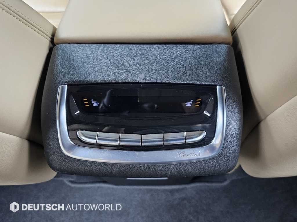 Cadillac XT6 — photo 16