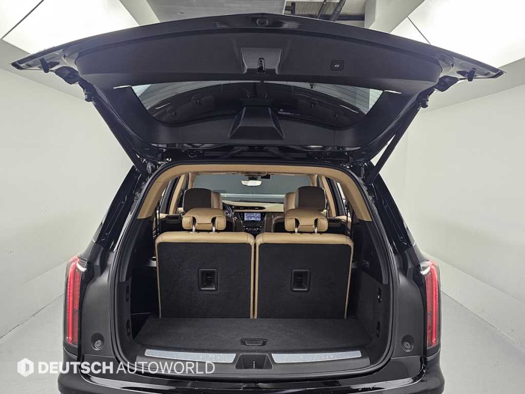 Cadillac XT6 — photo 19