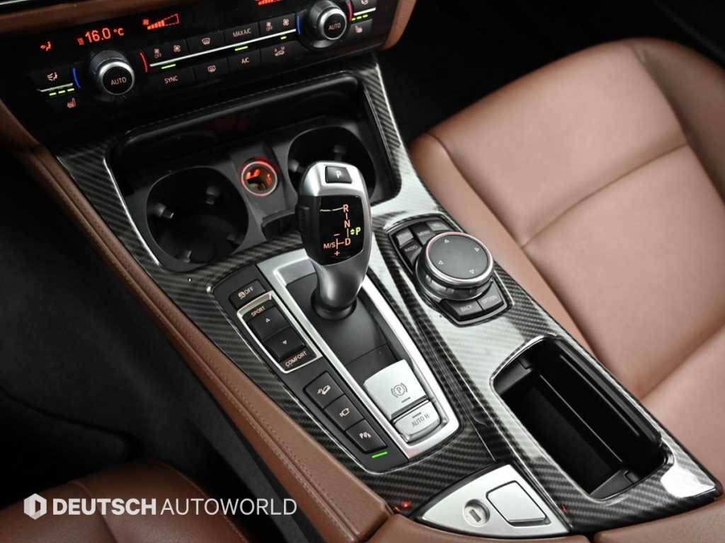 BMW 5-Series — photo 09