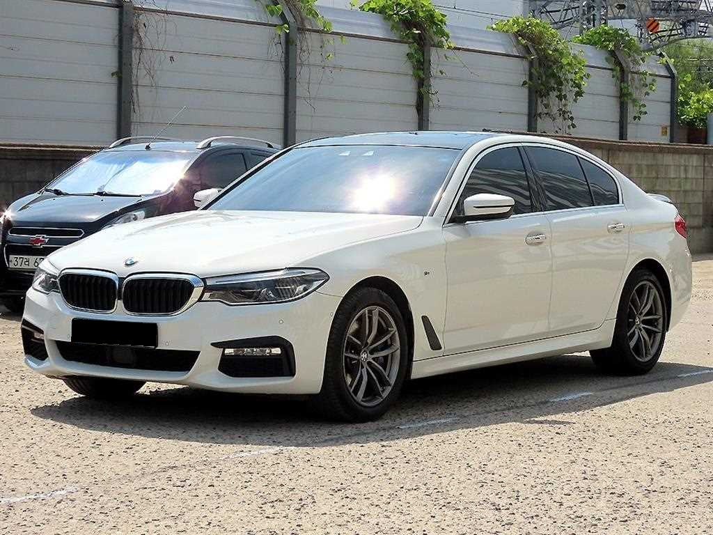 BMW 5-Series — photo 02