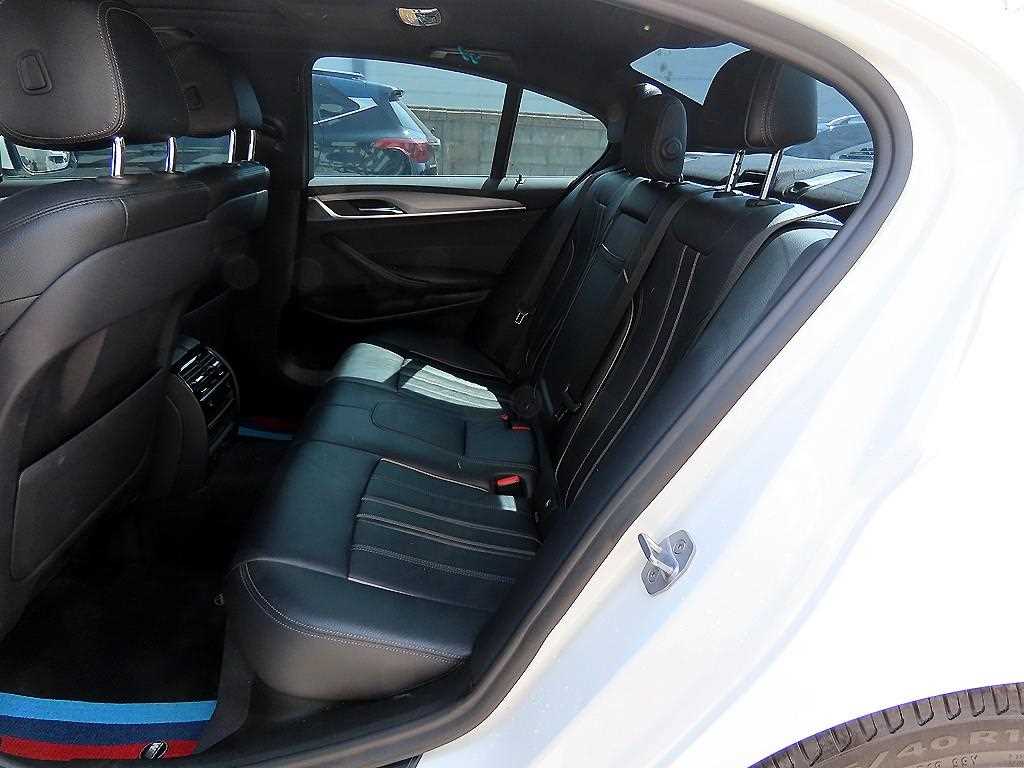 BMW 5-Series — photo 06