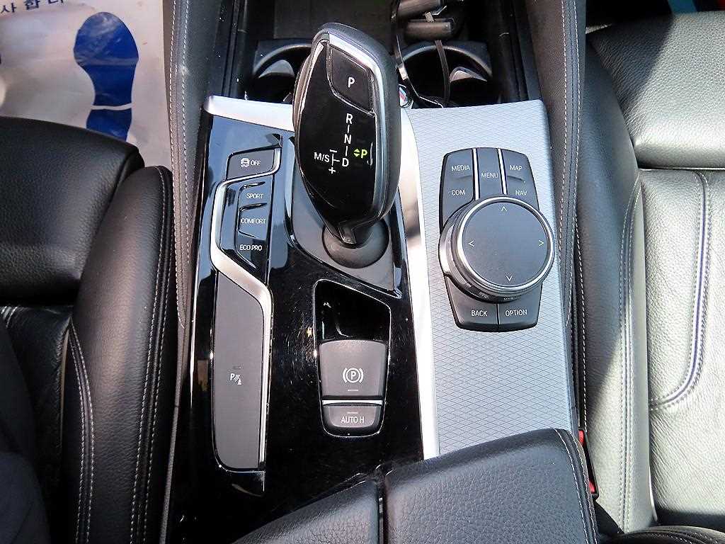BMW 5-Series — photo 11