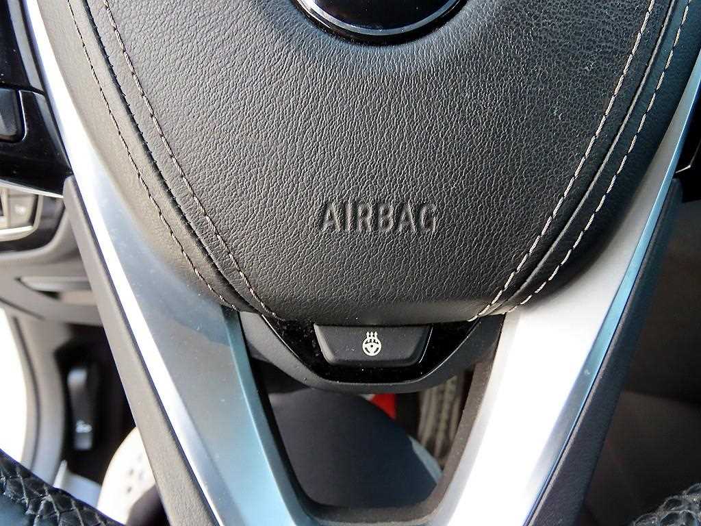 BMW 5-Series — photo 13