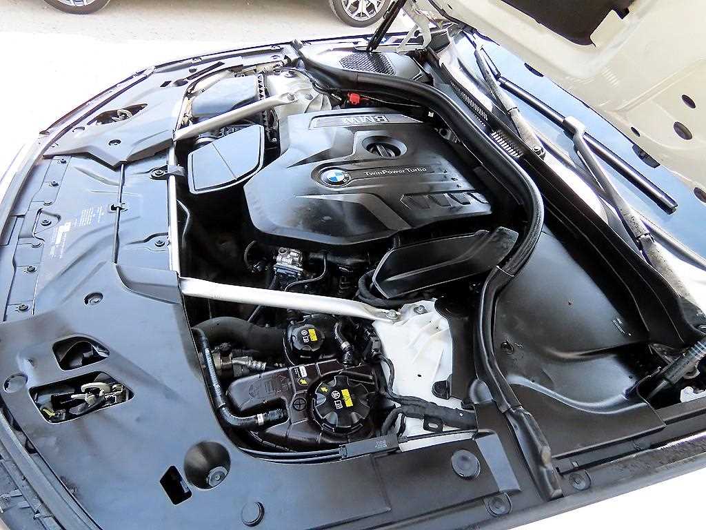 BMW 5-Series — photo 19