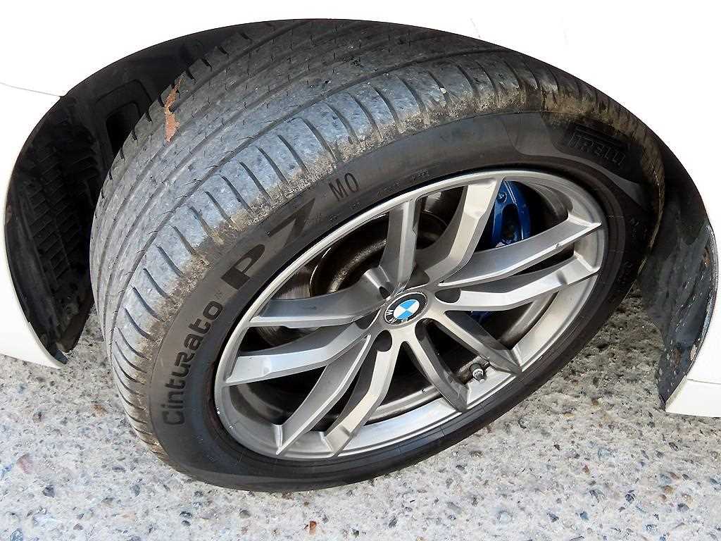 BMW 5-Series — photo 20