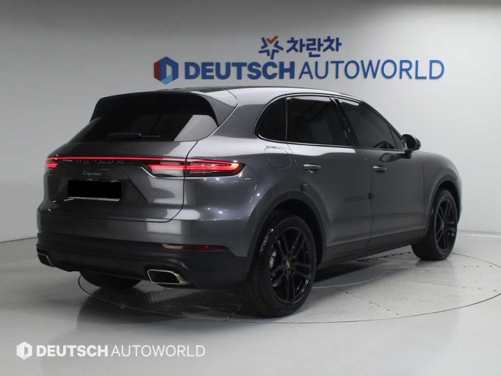 Porsche Cayenne — photo 02