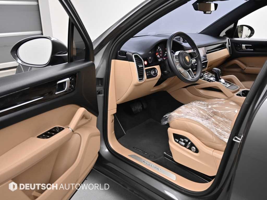Porsche Cayenne — photo 11