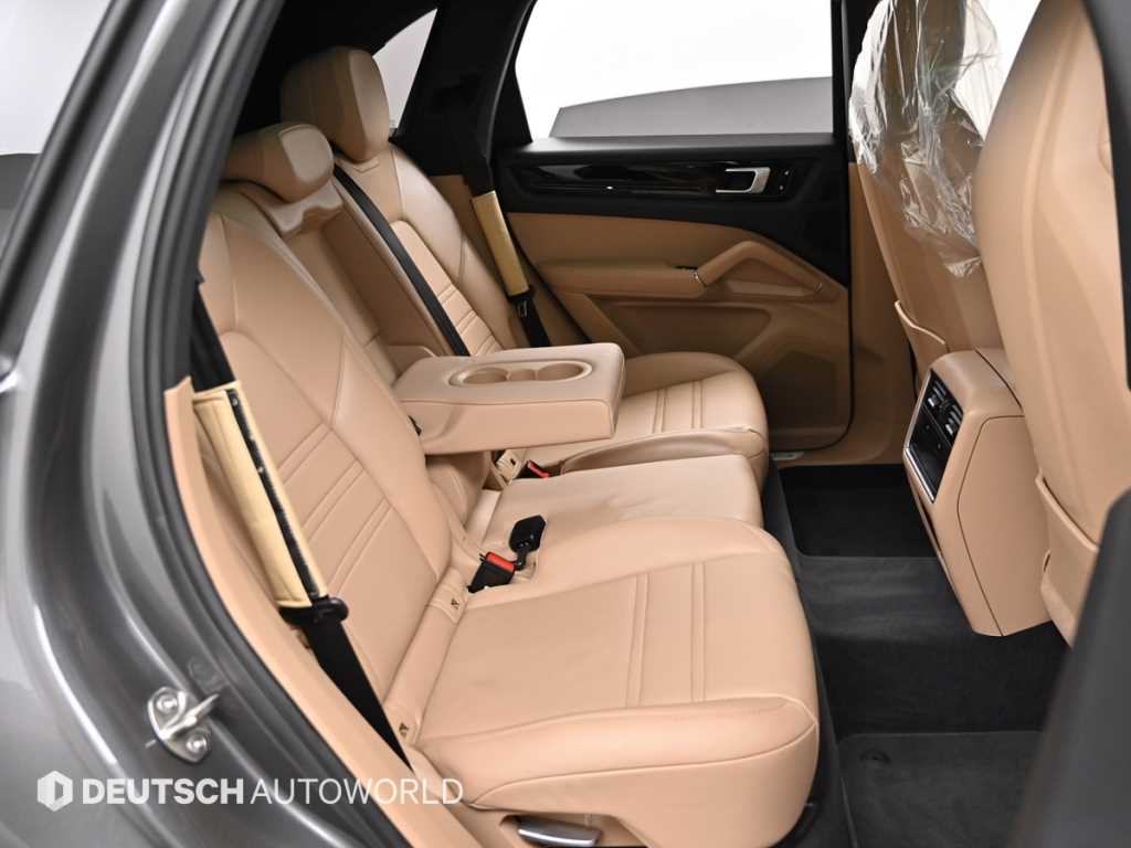Porsche Cayenne — photo 12