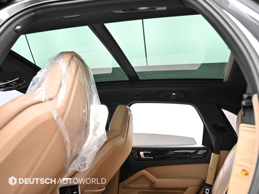 Porsche Cayenne — photo 18