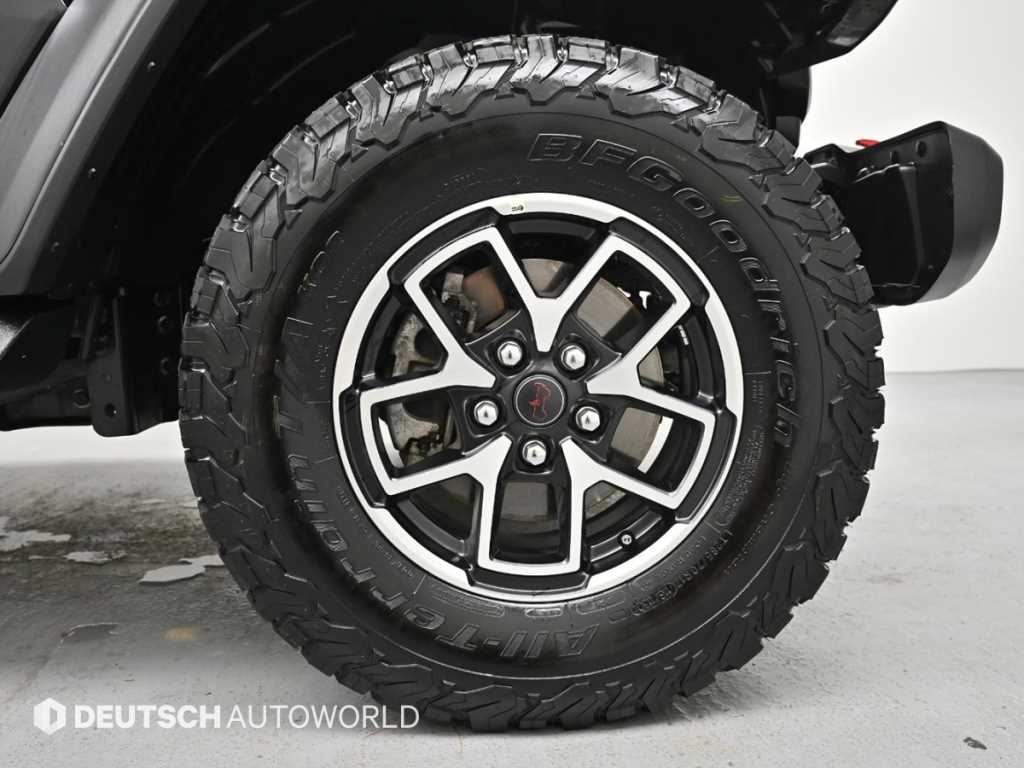 Jeep Wrangler — photo 05
