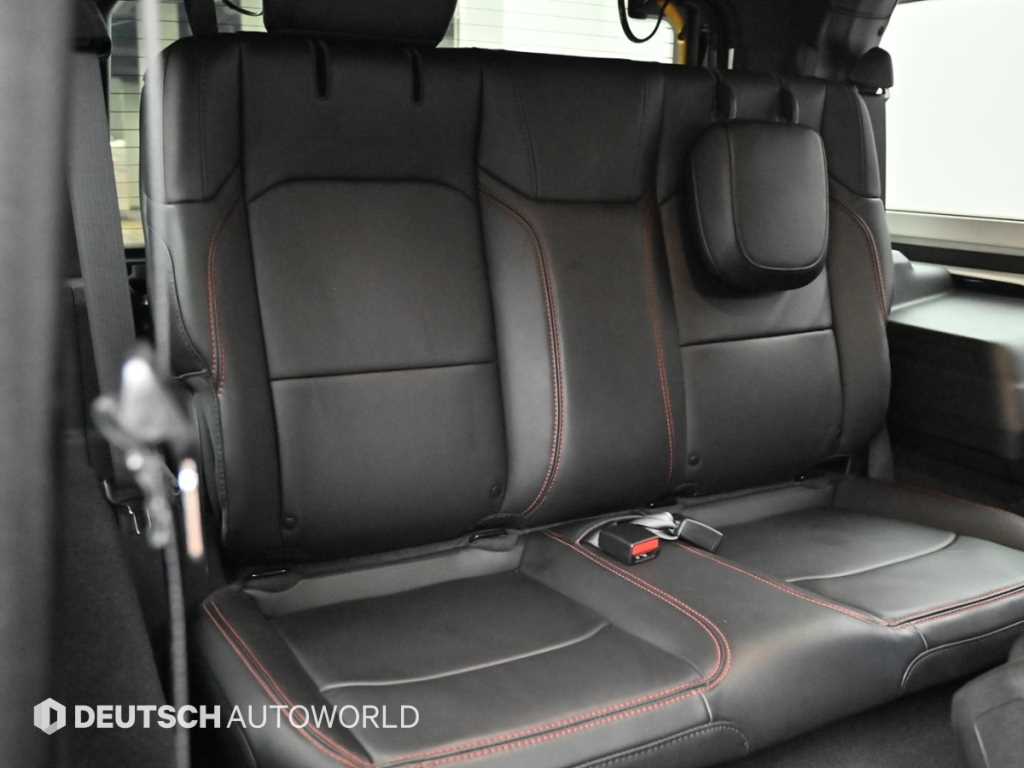 Jeep Wrangler — photo 12