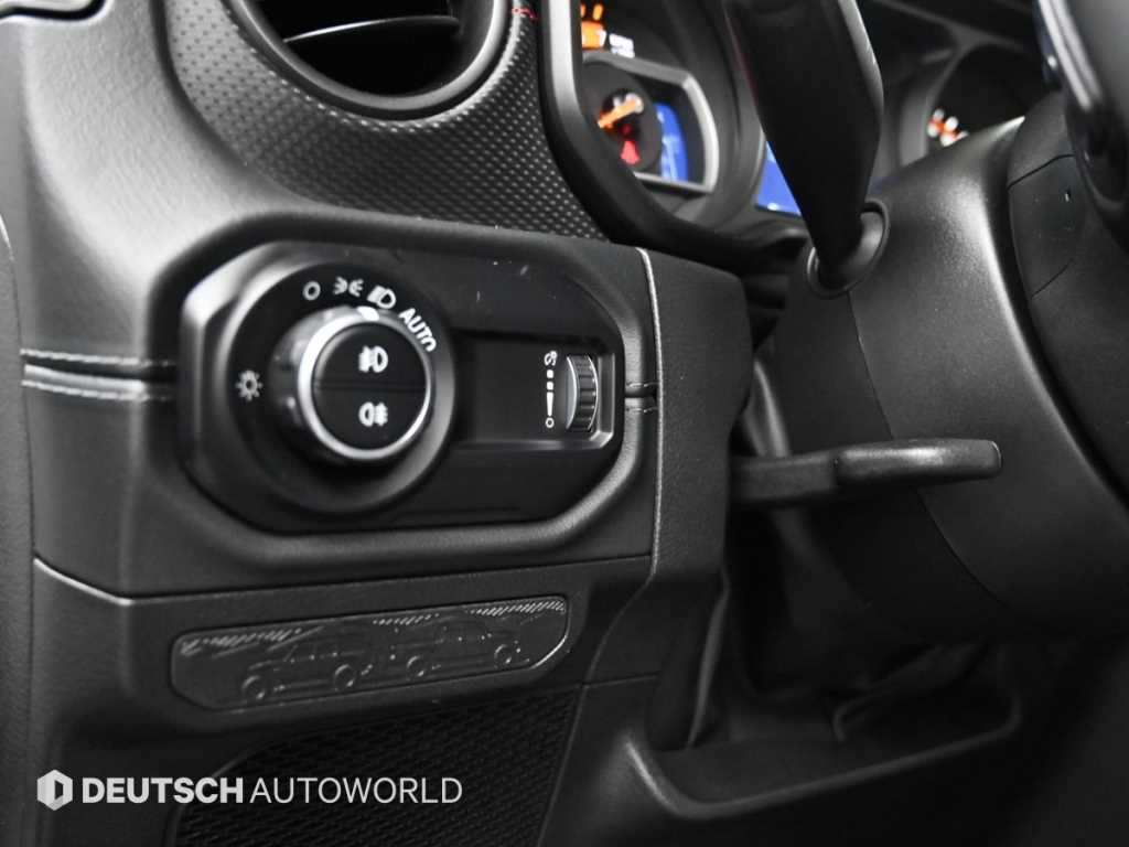 Jeep Wrangler — photo 18