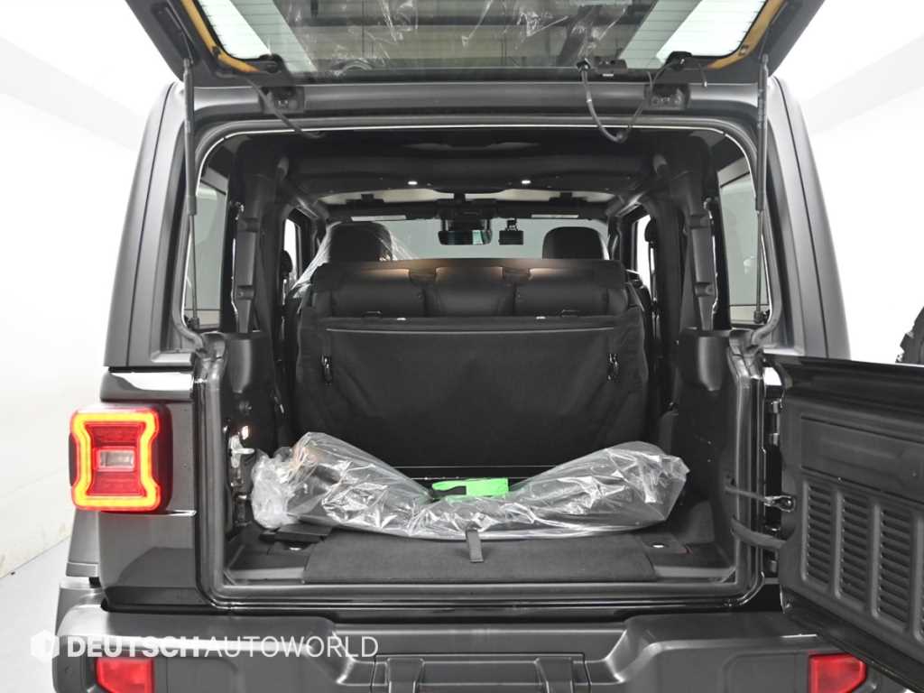 Jeep Wrangler — photo 20
