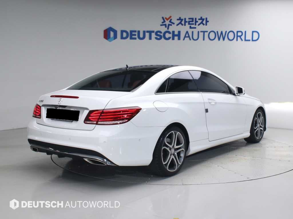Mercedes-Benz E-Class — photo 02