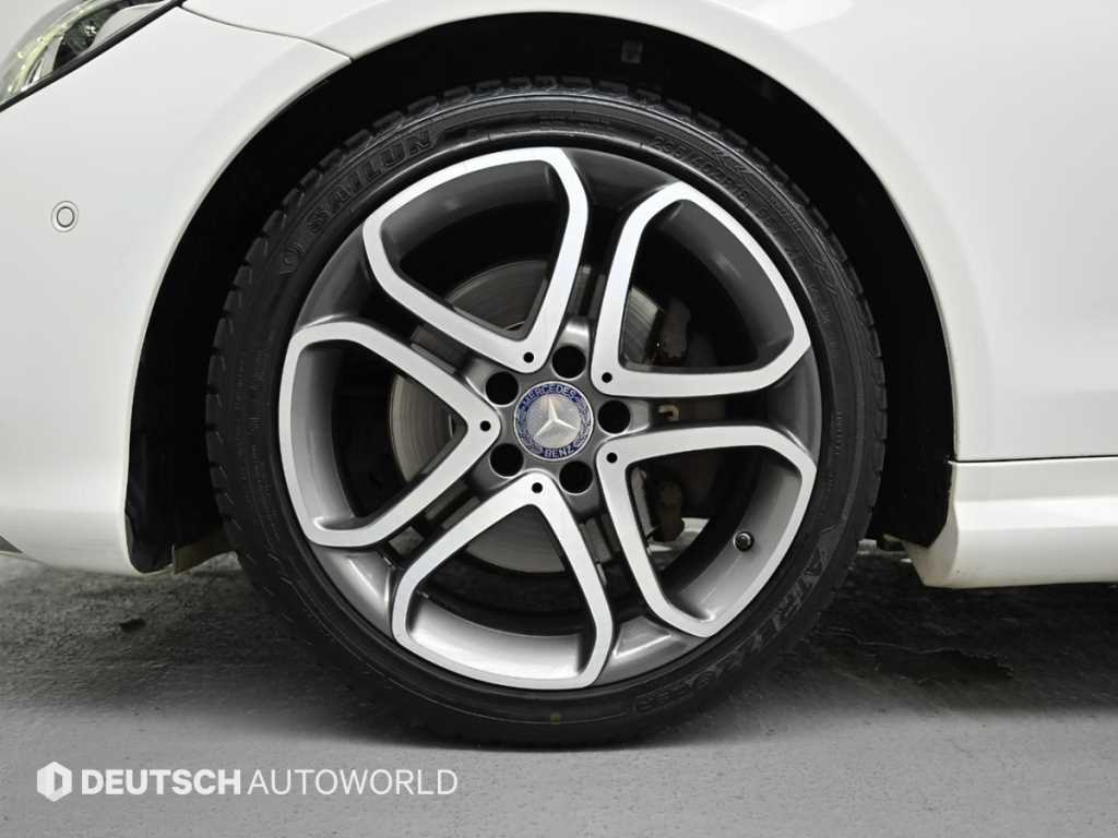 Mercedes-Benz E-Class — photo 05