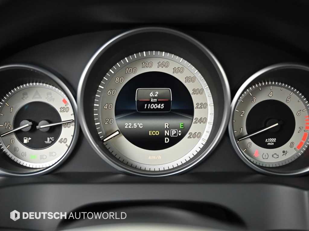 Mercedes-Benz E-Class — photo 08