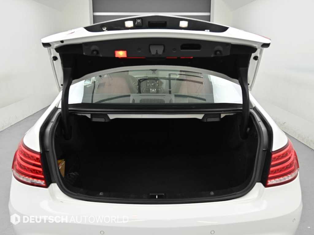 Mercedes-Benz E-Class — photo 19