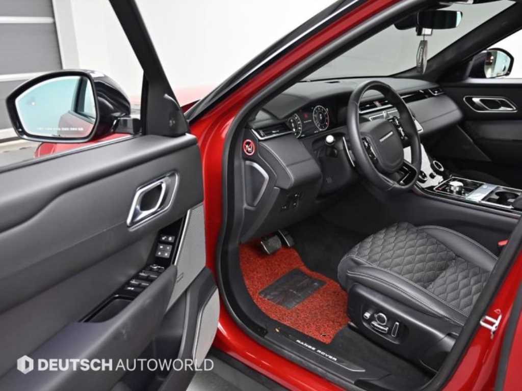 Land Rover Range Rover Velar — photo 11