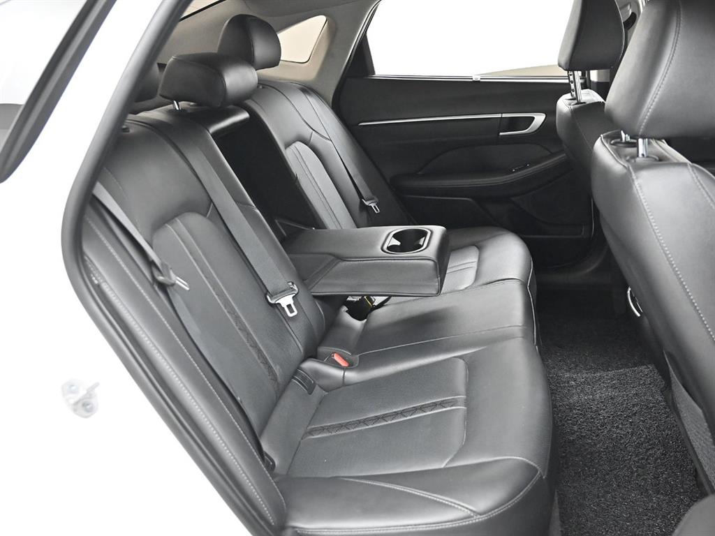Hyundai Sonata — photo 11