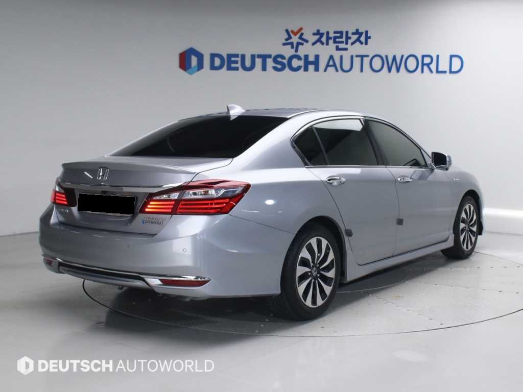 Honda Accord — photo 02