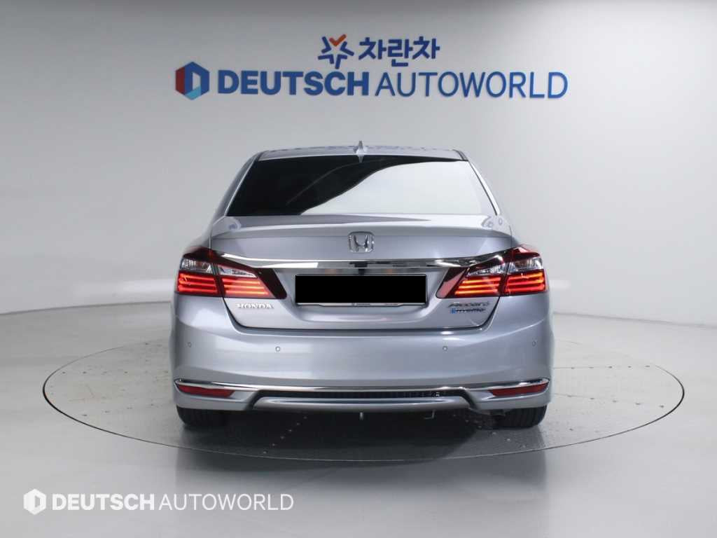 Honda Accord — photo 04