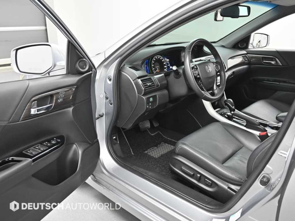 Honda Accord — photo 11