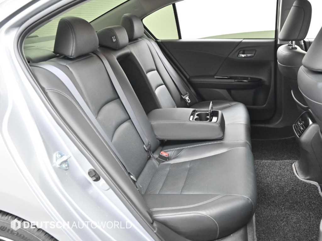 Honda Accord — photo 12